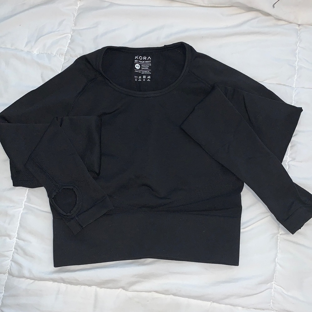Long sleeve compression crop top